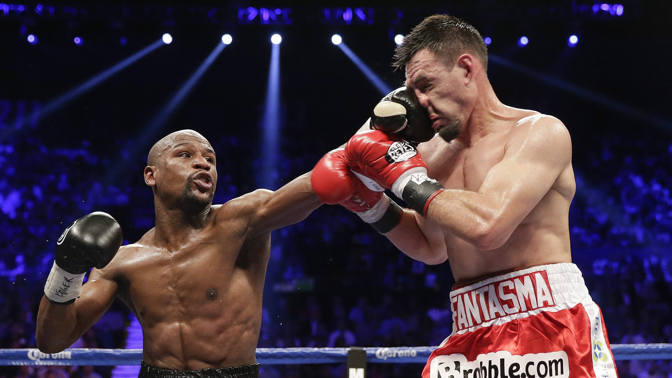 世界赛门票火爆销售中,世界赛售票员