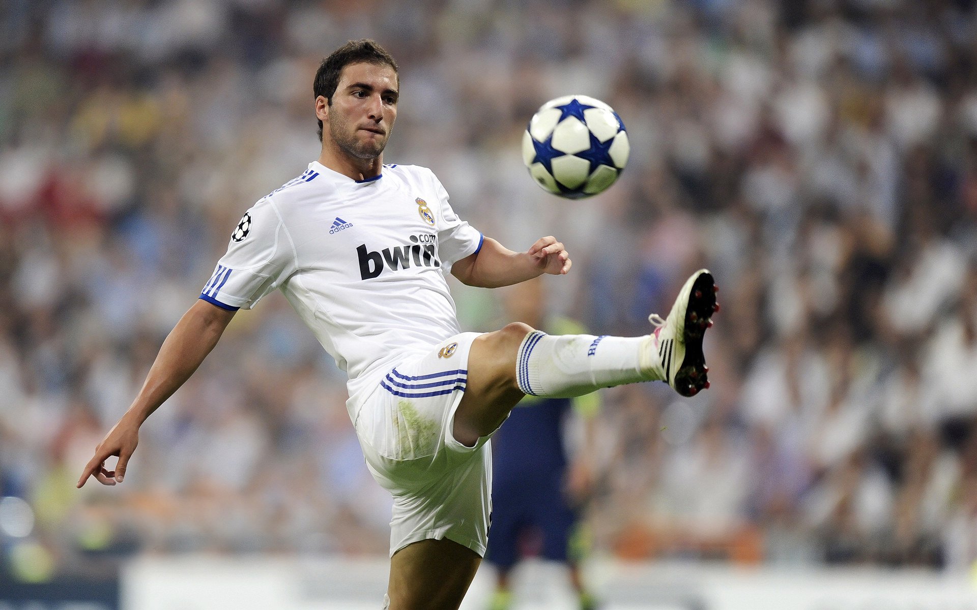 尤文图斯大将破门得分,团结一心赢得胜利,尤文图斯的门将是谁