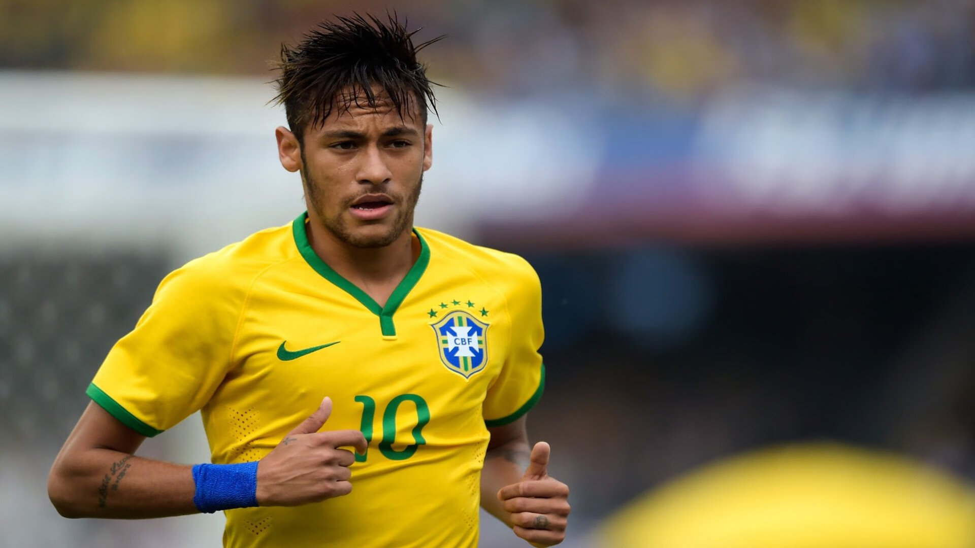 星空体育娱乐-足球盛事令人热血沸腾，观众尽情欢乐，足球的盛宴